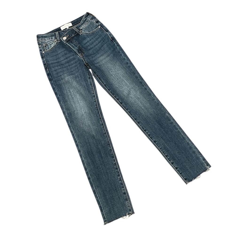 Risen High-Waist  Skinny‎ Frey Hem Jeans